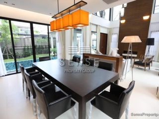 Casa adosada en alquiler de 4 habitaciones en Watthana, Bangkok