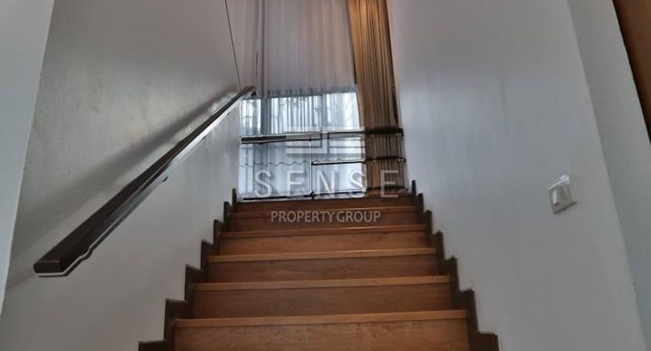For rent 4 bedrooms townhouse in Watthana, Bangkok