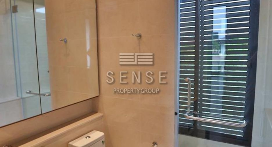 For rent 4 bedrooms townhouse in Watthana, Bangkok