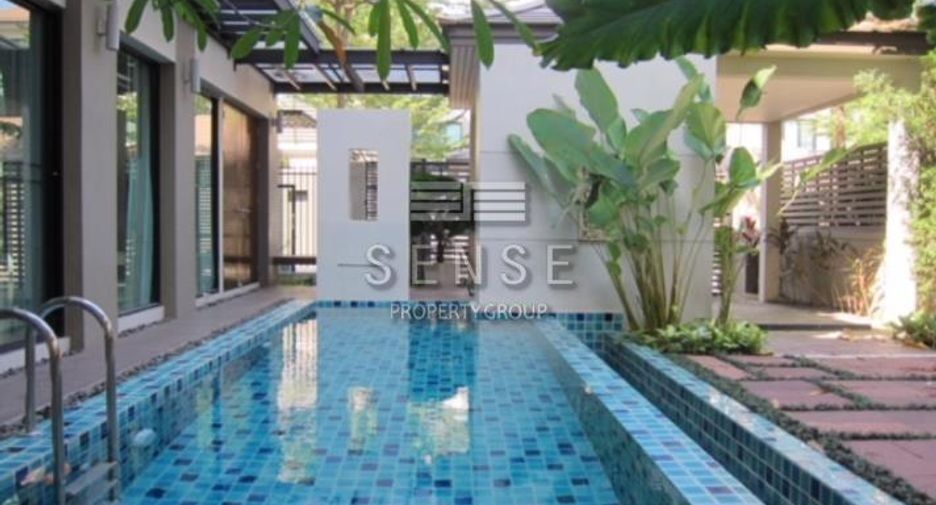 For rent 4 bedrooms townhouse in Watthana, Bangkok