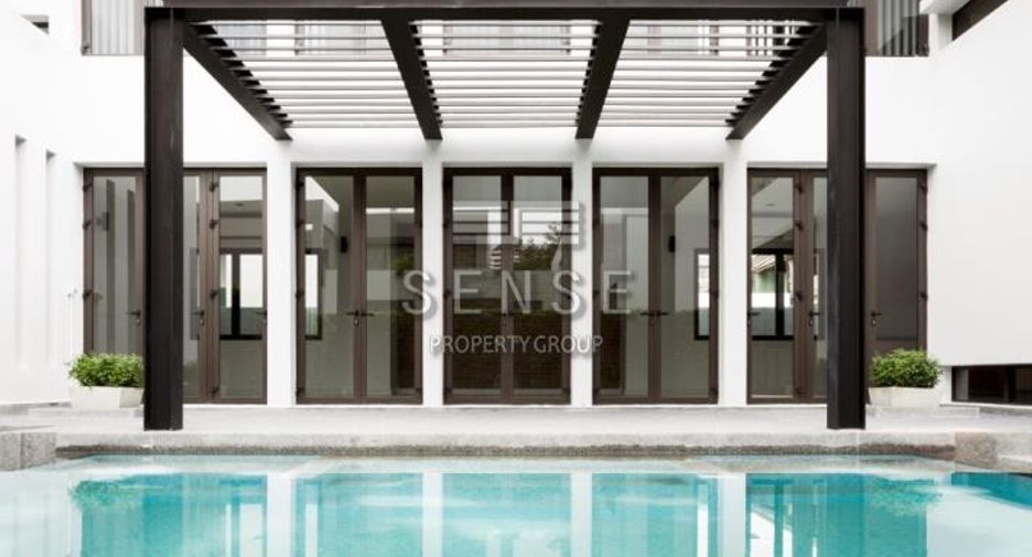 For rent 4 bedrooms house in Khlong Toei, Bangkok