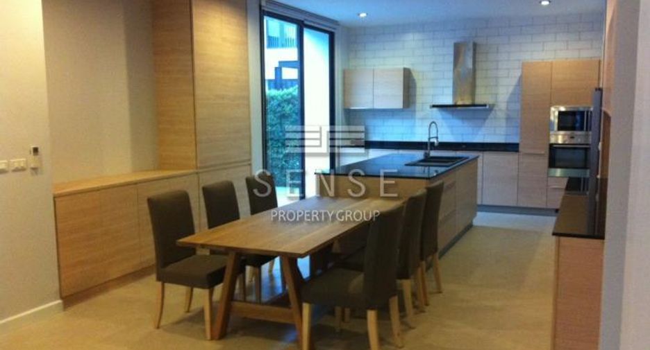 For rent 4 bedrooms house in Khlong Toei, Bangkok