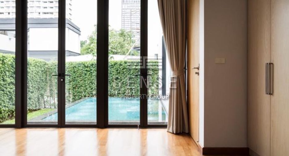 For rent 4 bedrooms house in Khlong Toei, Bangkok