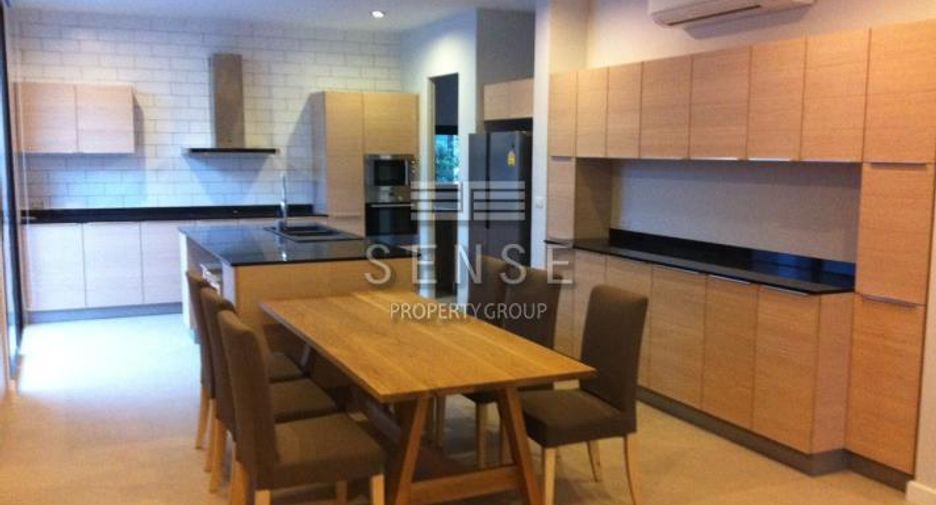 For rent 4 bedrooms house in Khlong Toei, Bangkok