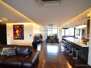 For sale 3 bedrooms condo in Watthana, Bangkok
