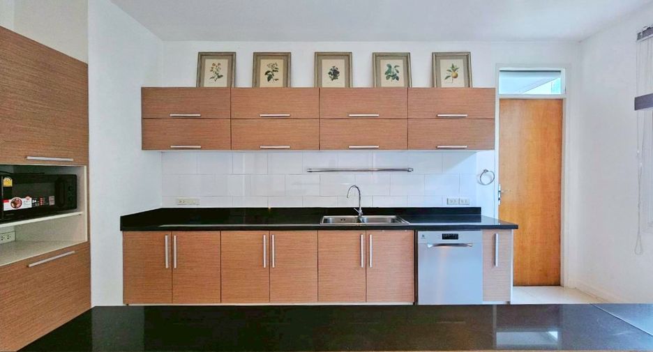 ให้เช่า 4 ห้องนอน คอนโด ใน วัฒนา, กรุงเทพฯ