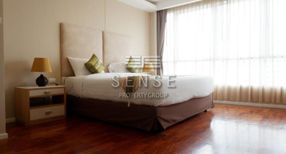 For rent 3 bedrooms condo in Khlong Toei, Bangkok