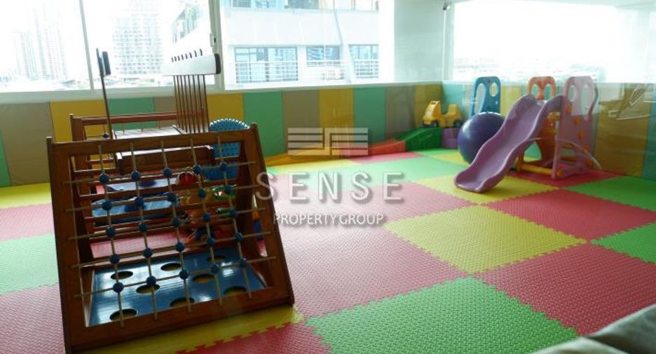 For rent 3 bedrooms condo in Khlong Toei, Bangkok