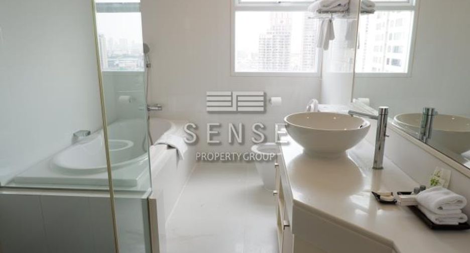 For rent 3 bedrooms condo in Khlong Toei, Bangkok