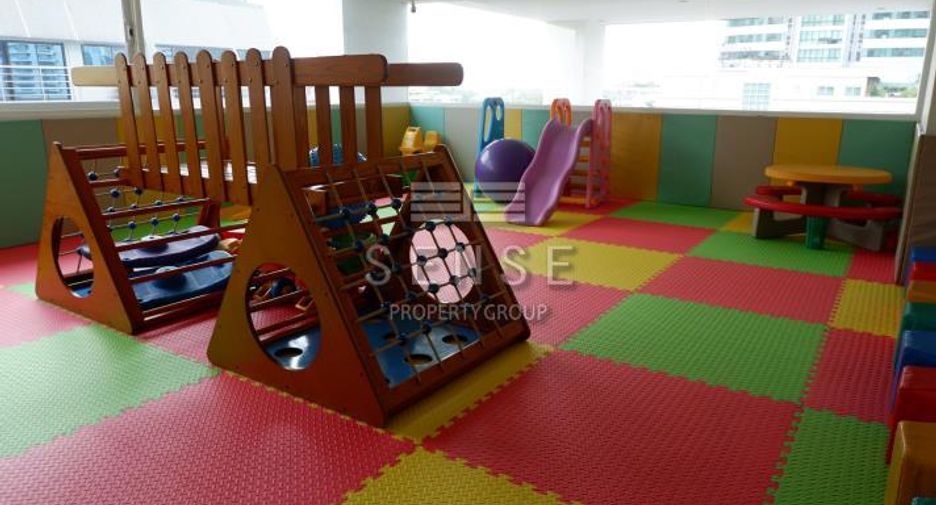 For rent 3 bedrooms condo in Khlong Toei, Bangkok