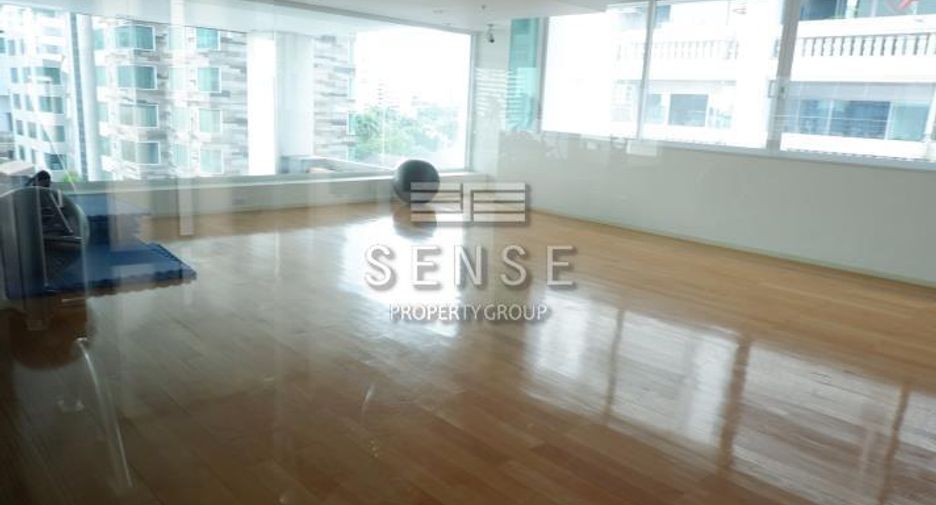 For rent 3 bedrooms condo in Khlong Toei, Bangkok