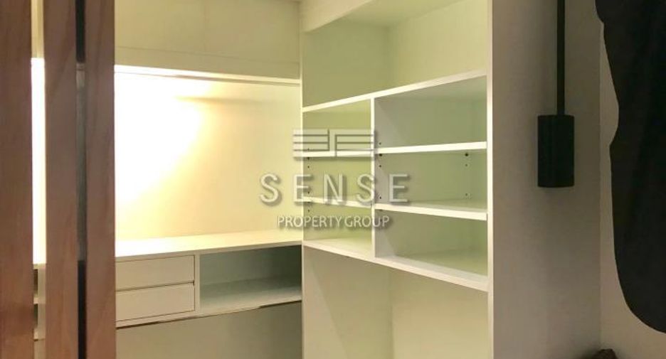 For rent 3 bedrooms condo in Pathum Wan, Bangkok