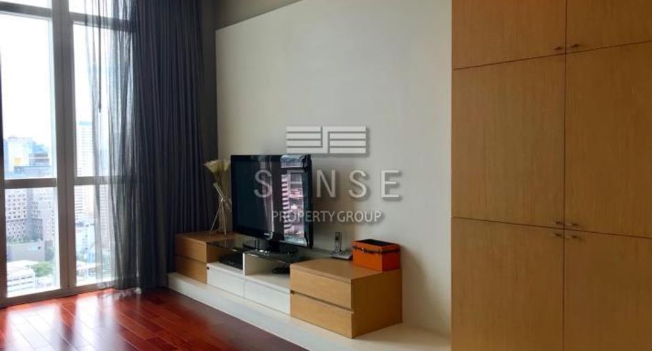 For rent 3 bedrooms condo in Pathum Wan, Bangkok
