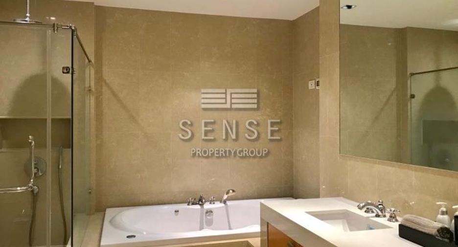 For rent 3 bedrooms condo in Pathum Wan, Bangkok