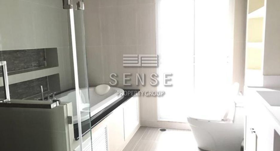 Condo en alquiler de 3 habitaciones en Pathum Wan, Bangkok