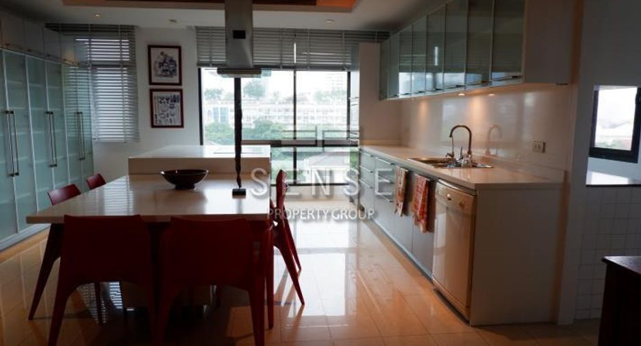 For sale and for rent 4 bedrooms condo in Watthana, Bangkok