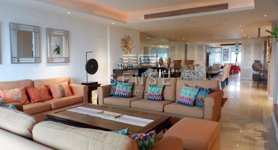 For sale and for rent 4 bedrooms condo in Watthana, Bangkok