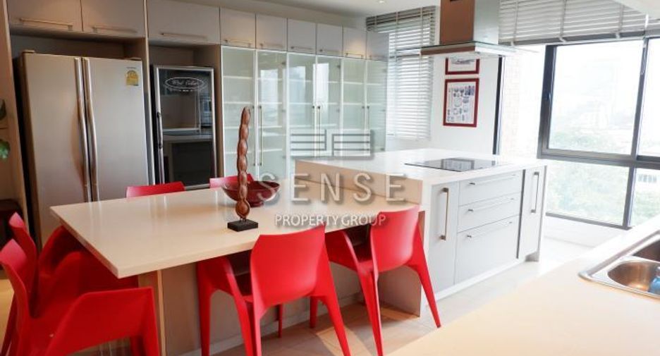 For sale and for rent 4 bedrooms condo in Watthana, Bangkok