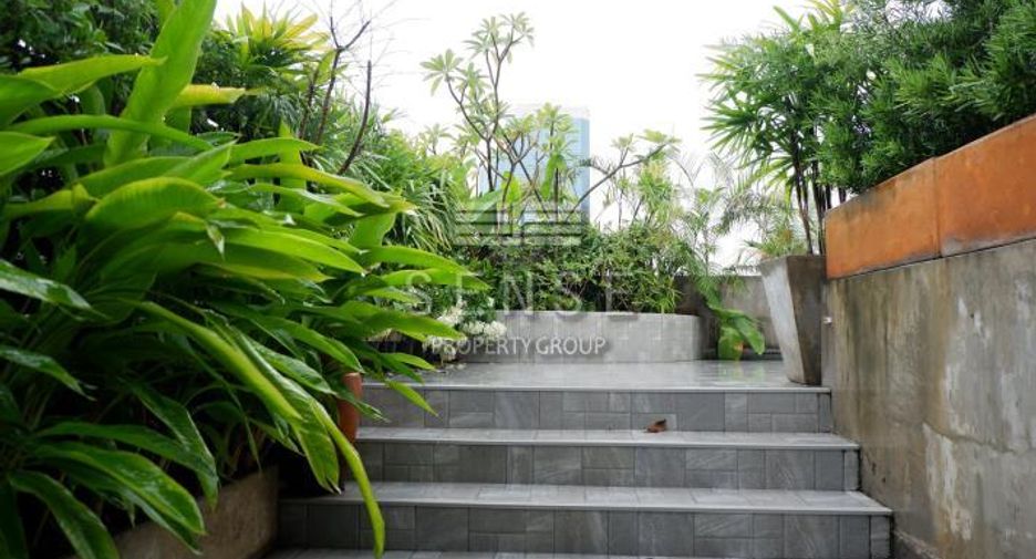 For sale and for rent 4 bedrooms condo in Watthana, Bangkok