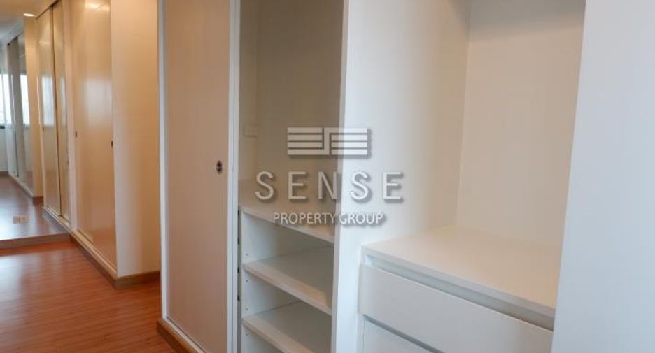 For sale and for rent 4 bedrooms condo in Watthana, Bangkok