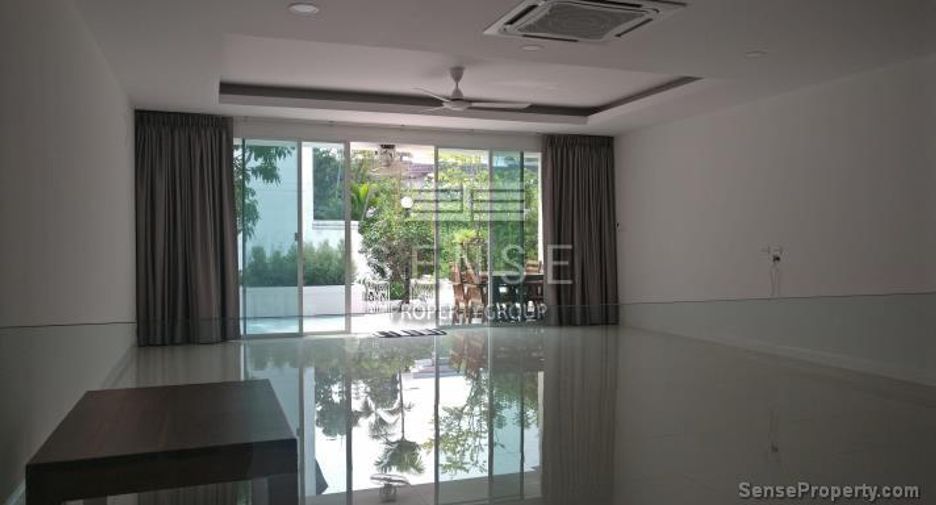 Casa adosada en venta y en alquiler de 4 habitaciones en Sathon, Bangkok