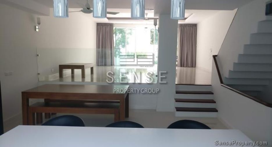 Casa adosada en venta y en alquiler de 4 habitaciones en Sathon, Bangkok