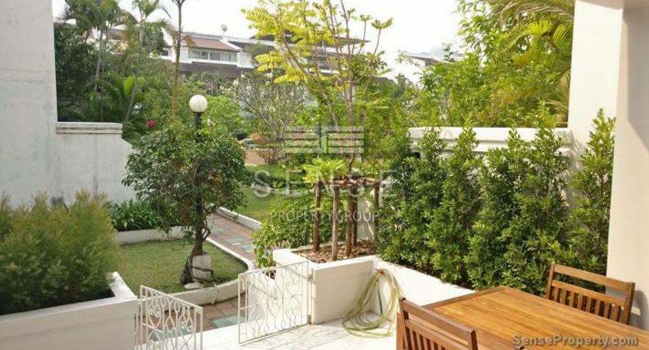 Casa adosada en venta y en alquiler de 4 habitaciones en Sathon, Bangkok
