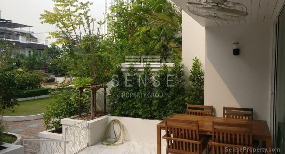 Casa adosada en venta y en alquiler de 4 habitaciones en Sathon, Bangkok