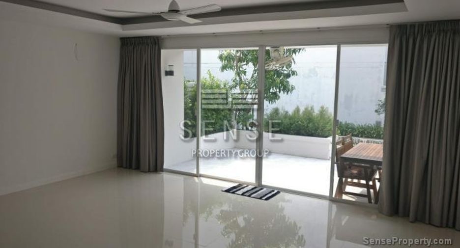 Casa adosada en venta y en alquiler de 4 habitaciones en Sathon, Bangkok