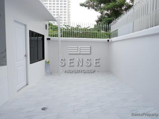 Casa adosada en venta y en alquiler de 4 habitaciones en Sathon, Bangkok