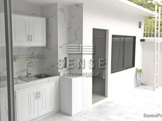 Casa adosada en venta y en alquiler de 4 habitaciones en Sathon, Bangkok