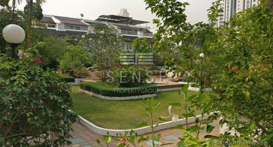 Casa adosada en venta y en alquiler de 4 habitaciones en Sathon, Bangkok