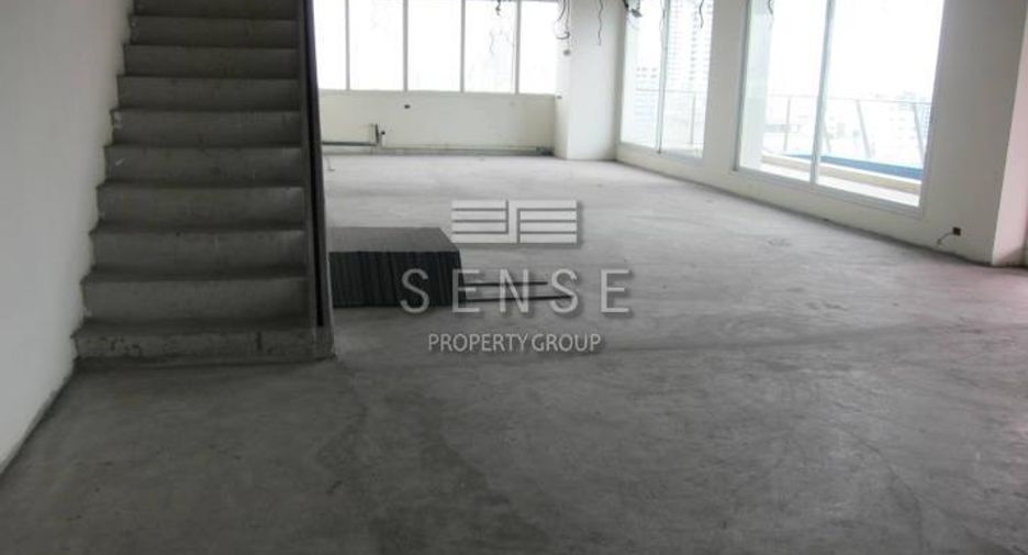 For sale 6 bedrooms condo in Khlong Toei, Bangkok