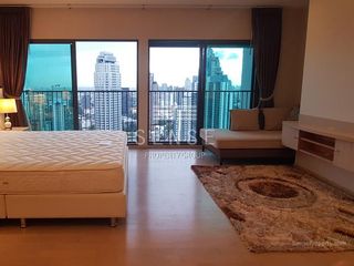 À louer 3 chambres condo à Khlong Toei, Bangkok