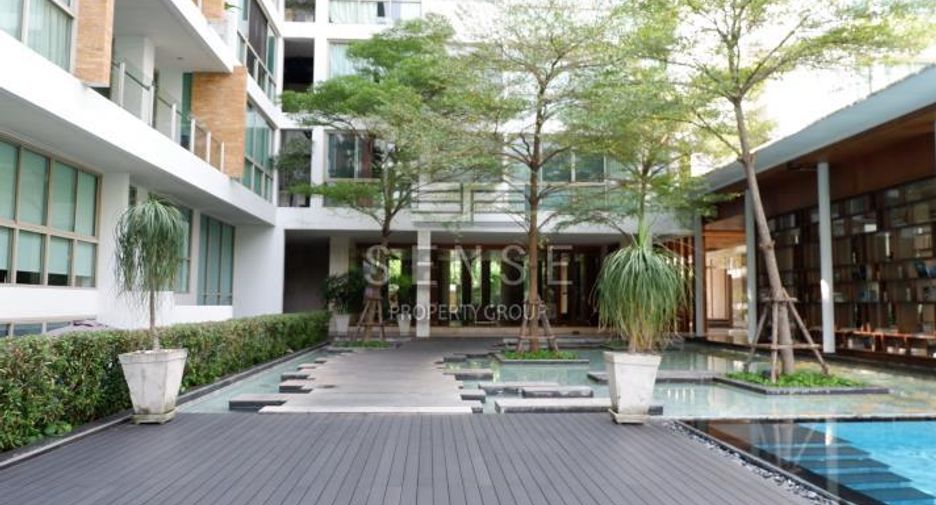 For rent 3 bedrooms condo in Khlong Toei, Bangkok