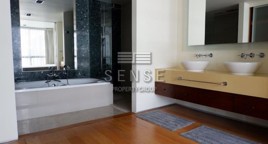 For rent 3 bedrooms condo in Khlong Toei, Bangkok