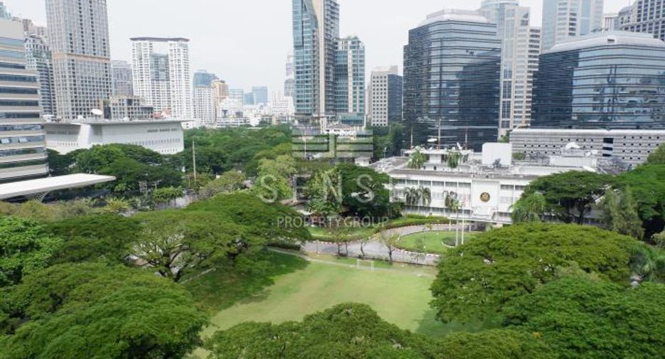 For rent 3 bedrooms condo in Pathum Wan, Bangkok