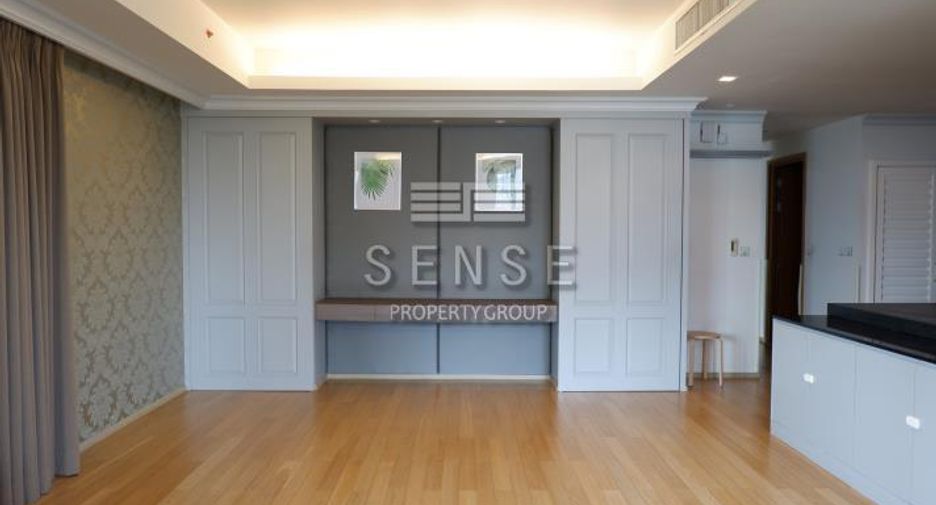 For rent 3 bedrooms condo in Pathum Wan, Bangkok
