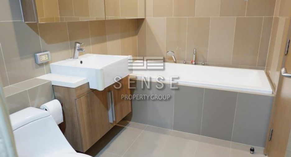 For rent 3 bedrooms condo in Pathum Wan, Bangkok
