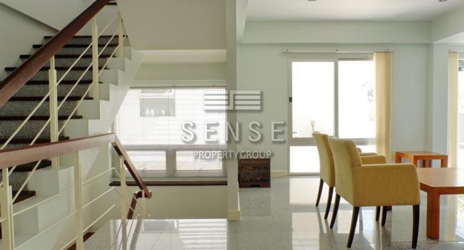Casa en alquiler de 4 habitaciones en Khlong Toei, Bangkok
