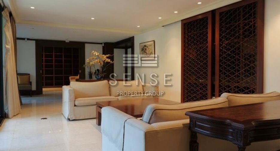 For rent 3 bedrooms condo in Pathum Wan, Bangkok