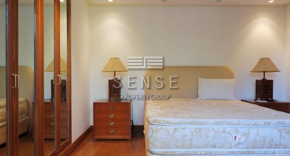 For rent 3 bedrooms condo in Pathum Wan, Bangkok