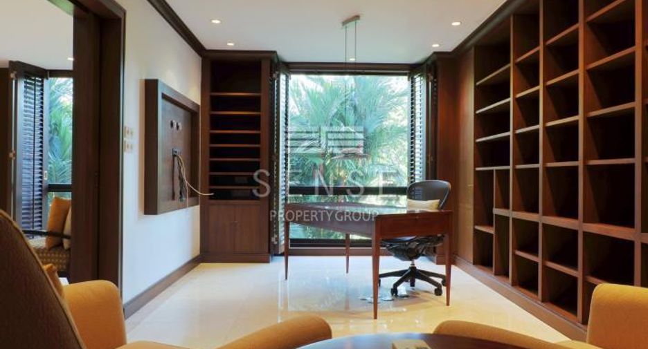 For rent 3 bedrooms condo in Pathum Wan, Bangkok