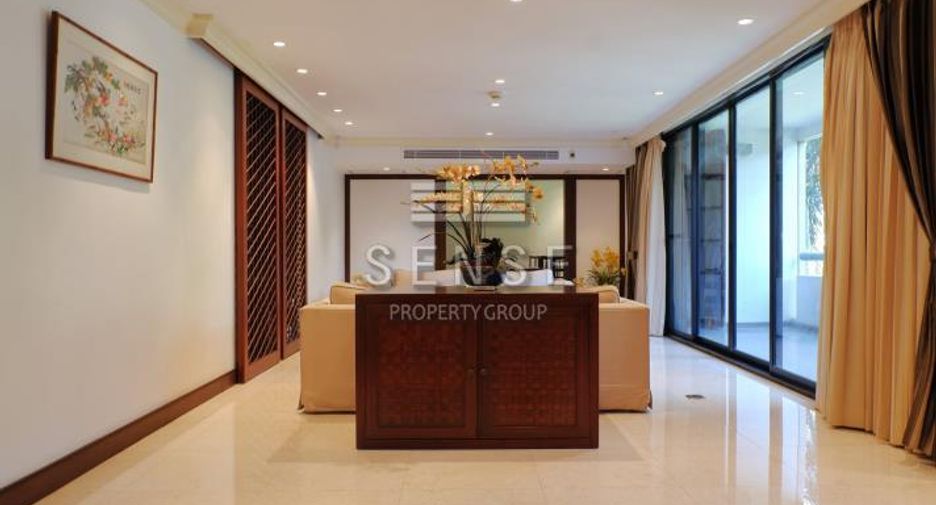 For rent 3 bedrooms condo in Pathum Wan, Bangkok