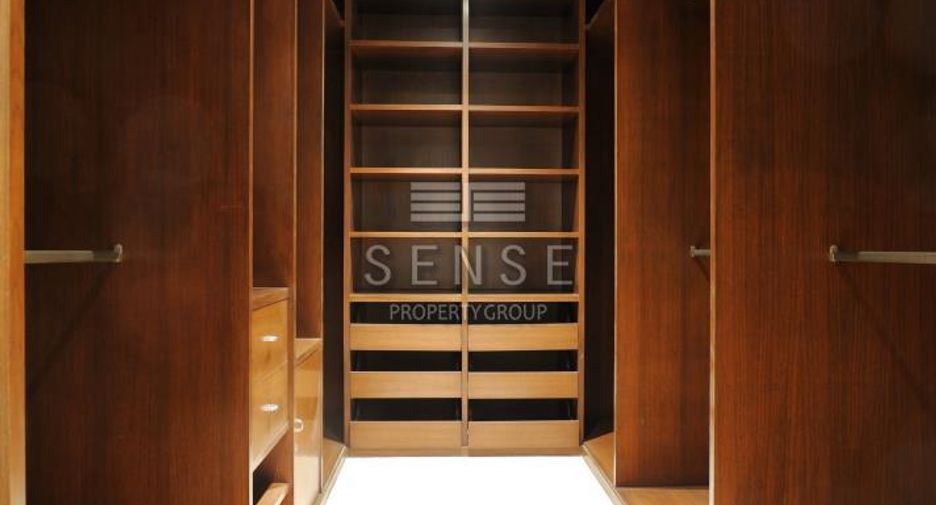 For rent 3 bedrooms condo in Pathum Wan, Bangkok