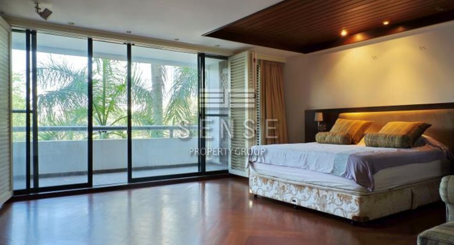 For rent 3 bedrooms condo in Pathum Wan, Bangkok