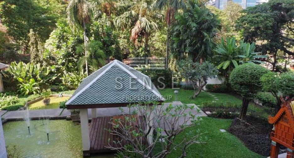 For rent 3 bedrooms condo in Pathum Wan, Bangkok