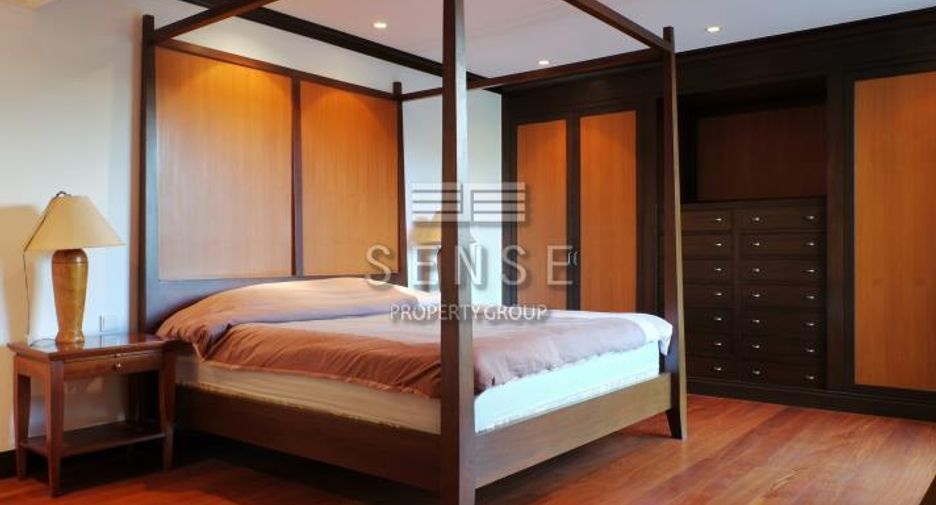 For rent 3 bedrooms condo in Pathum Wan, Bangkok