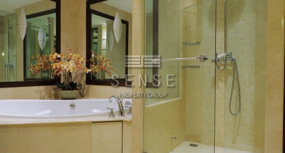 For rent 3 bedrooms condo in Pathum Wan, Bangkok