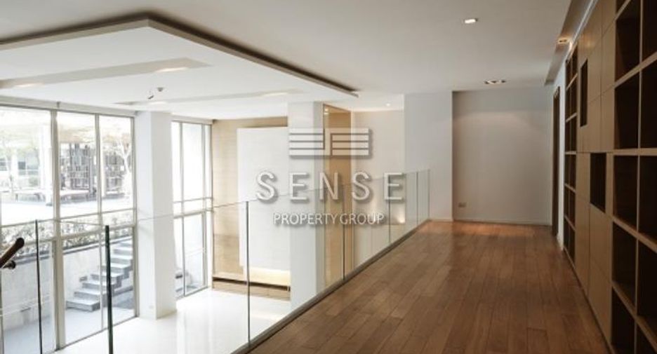 For sale 4 bedrooms condo in Khlong Toei, Bangkok